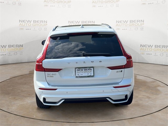 2024 Volvo XC60 B5 Plus photo 4