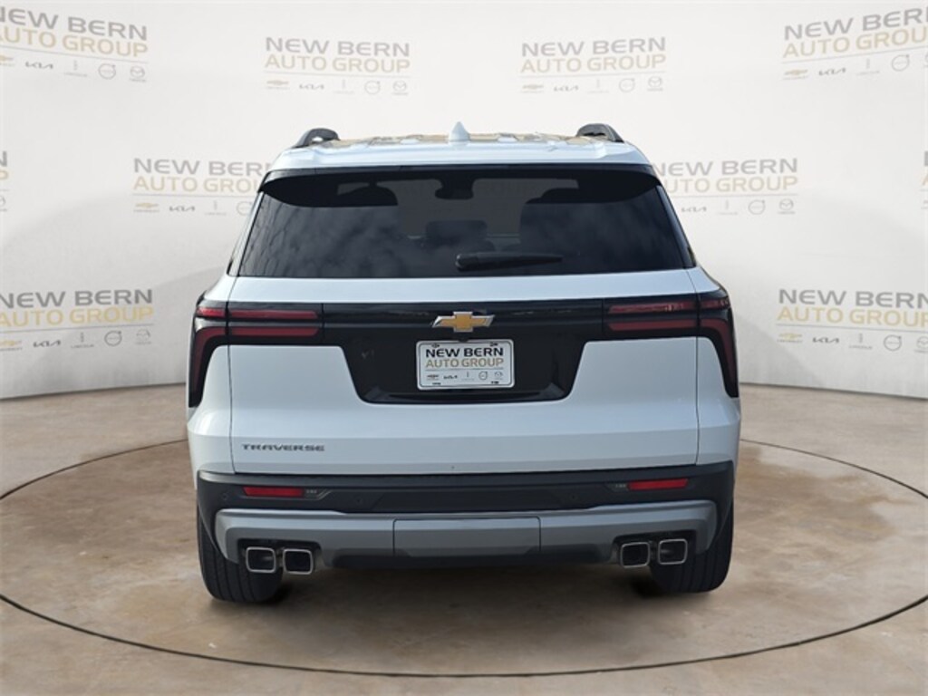 Used 2025 Chevrolet Traverse LT SUV