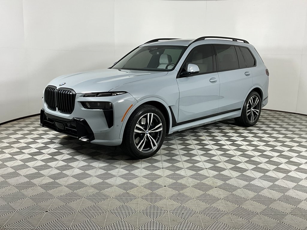 2023 BMW X7 40i's photo