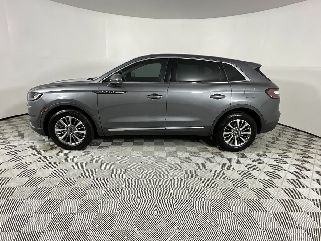 2021 Lincoln Nautilus Standard photo 2