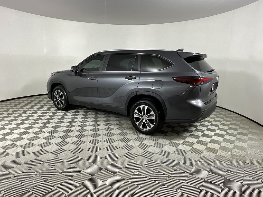 2024 Toyota Highlander Hybrid XLE photo 3