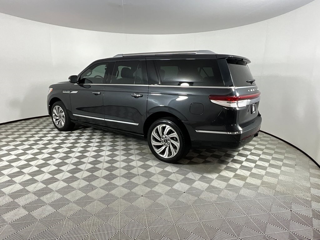2023 Lincoln Navigator L Reserve photo 3