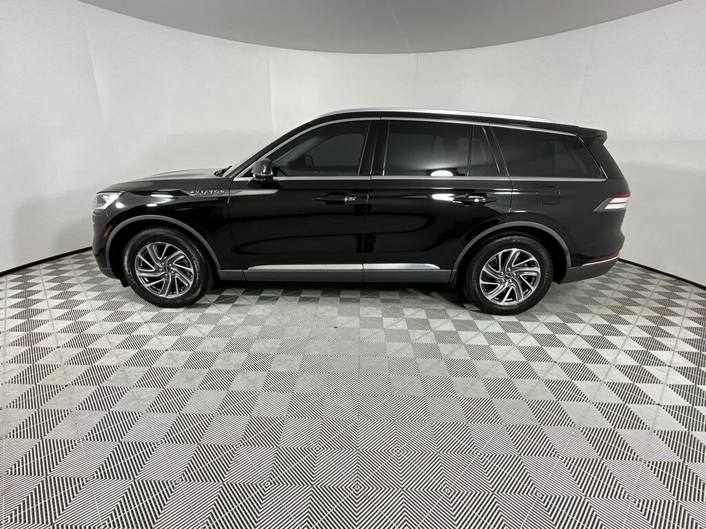 2023 Lincoln Aviator Standard photo 2