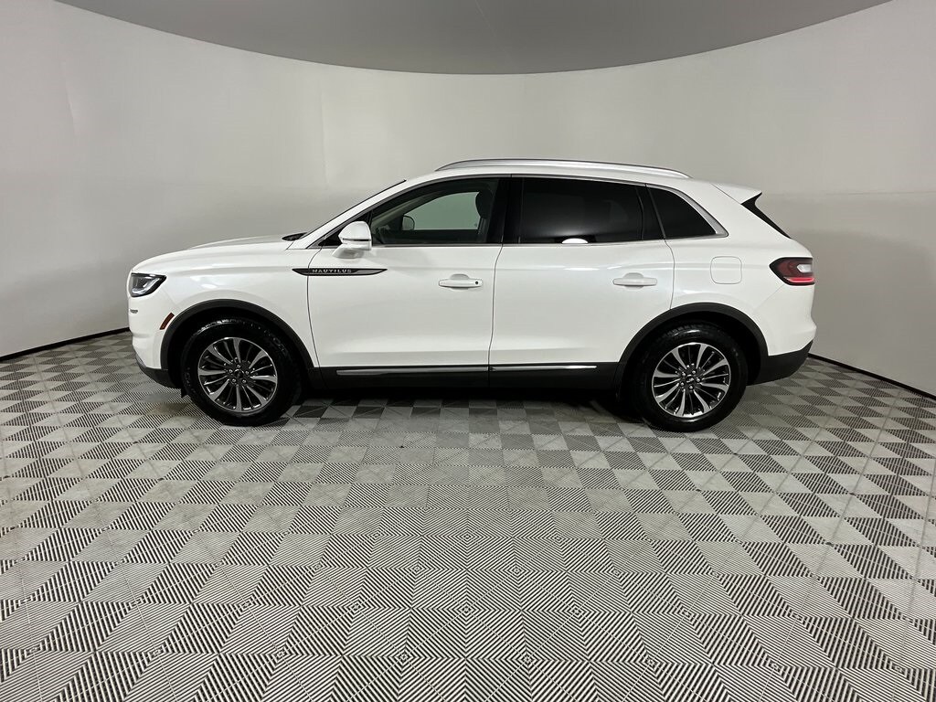 2023 Lincoln Nautilus Standard photo 2