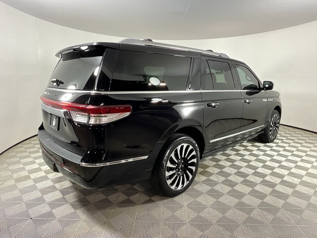 2023 Lincoln Navigator Black Label photo 3