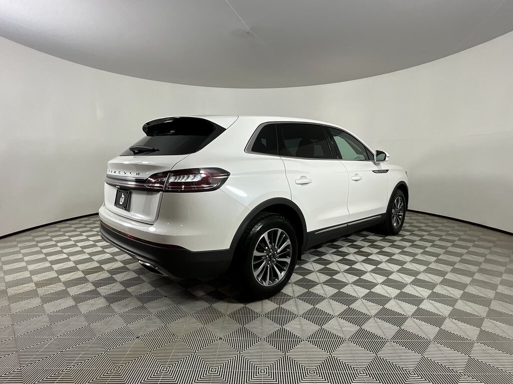 2023 Lincoln Nautilus Standard photo 3