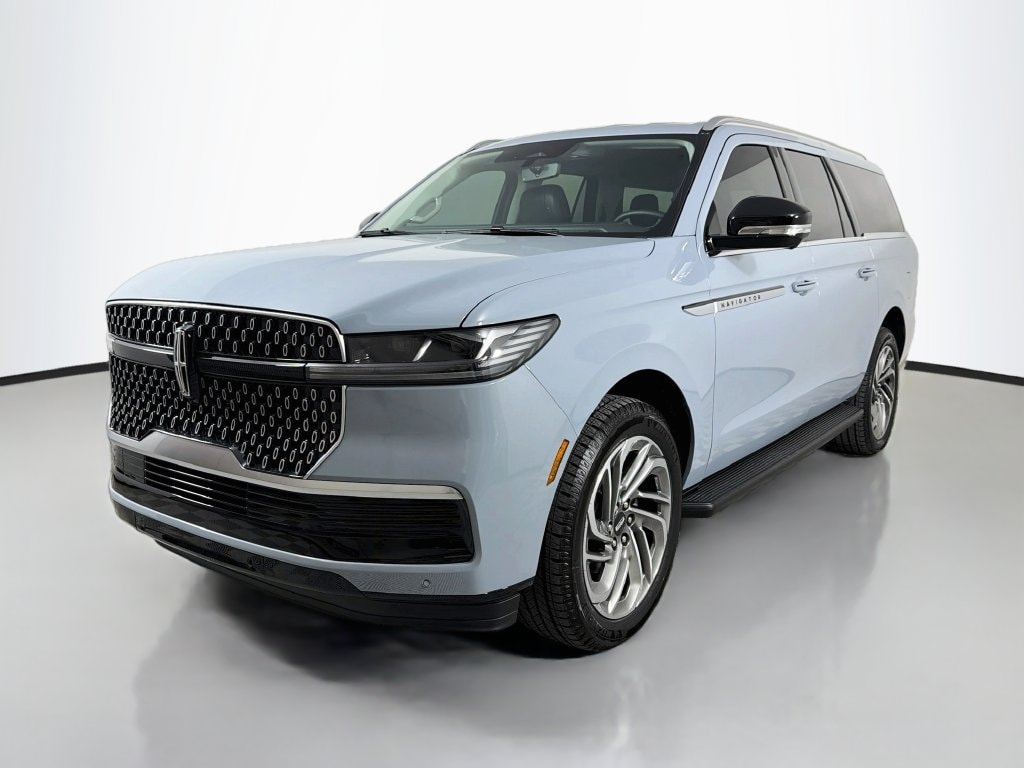Gray Mist Metallic Tri-Coat 2026 Lincoln Navigator SUV / Crossover Four-Wheel Drive Automatic