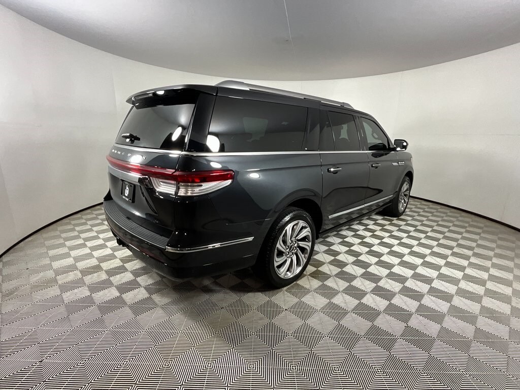 2023 Lincoln Navigator L Reserve photo 4