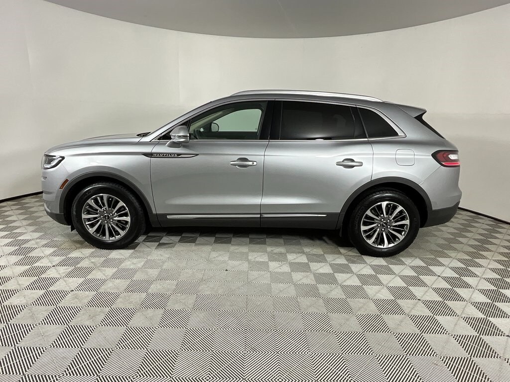 2023 Lincoln Nautilus Standard photo 2
