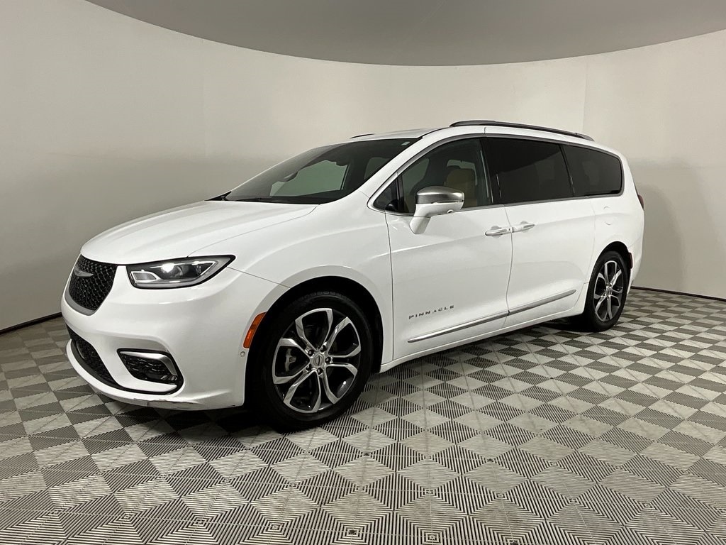 2022 Chrysler Pacifica Pinnacle's photo