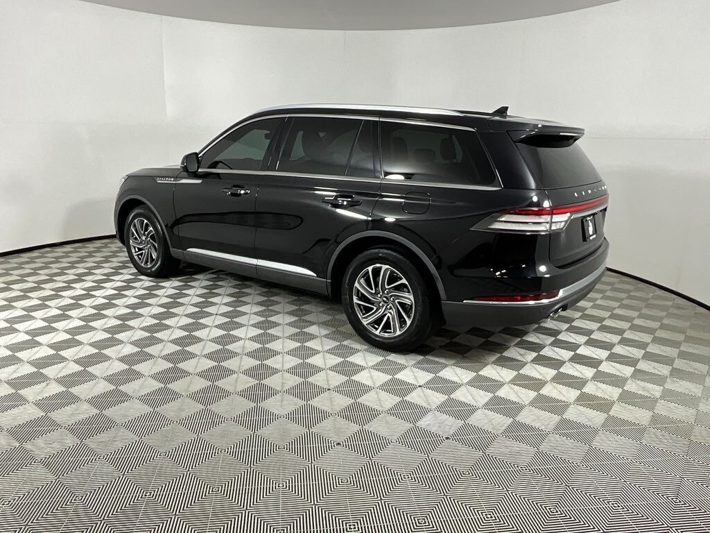 2023 Lincoln Aviator Standard photo 3