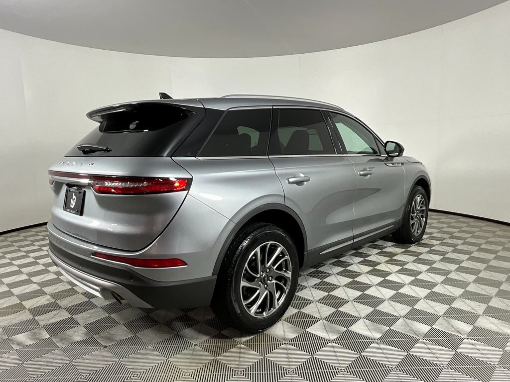 2022 Lincoln Corsair Standard photo 4