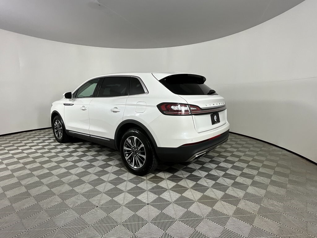 2023 Lincoln Nautilus Standard photo 2