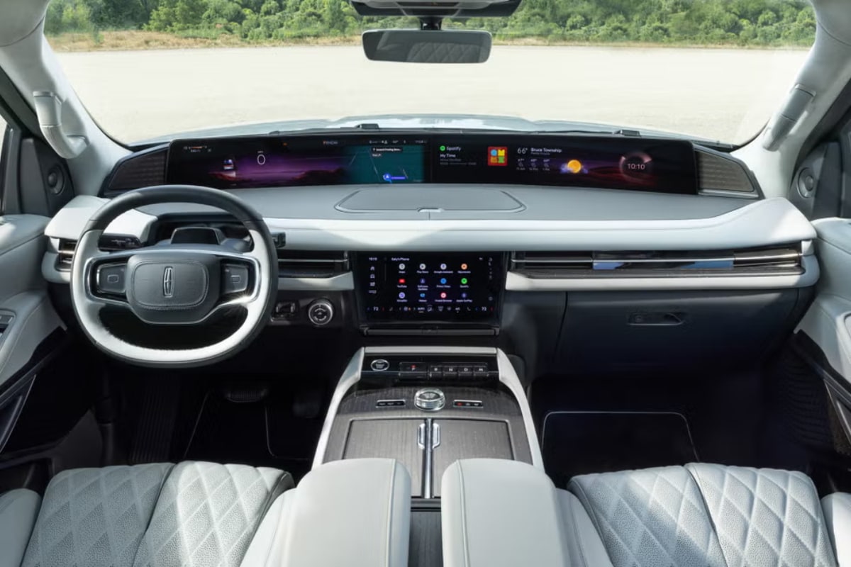 New%202025%20Lincoln%20Navigator%20Model%20Review%20Interior.png
