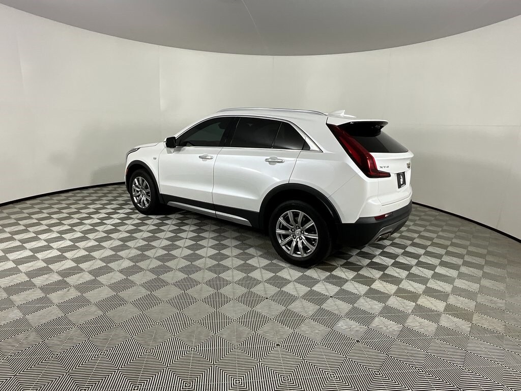 2023 Cadillac XT4 Premium Luxury photo 3