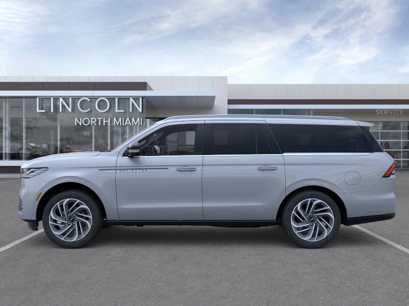 2025 Lincoln Navigator L Reserve photo 3