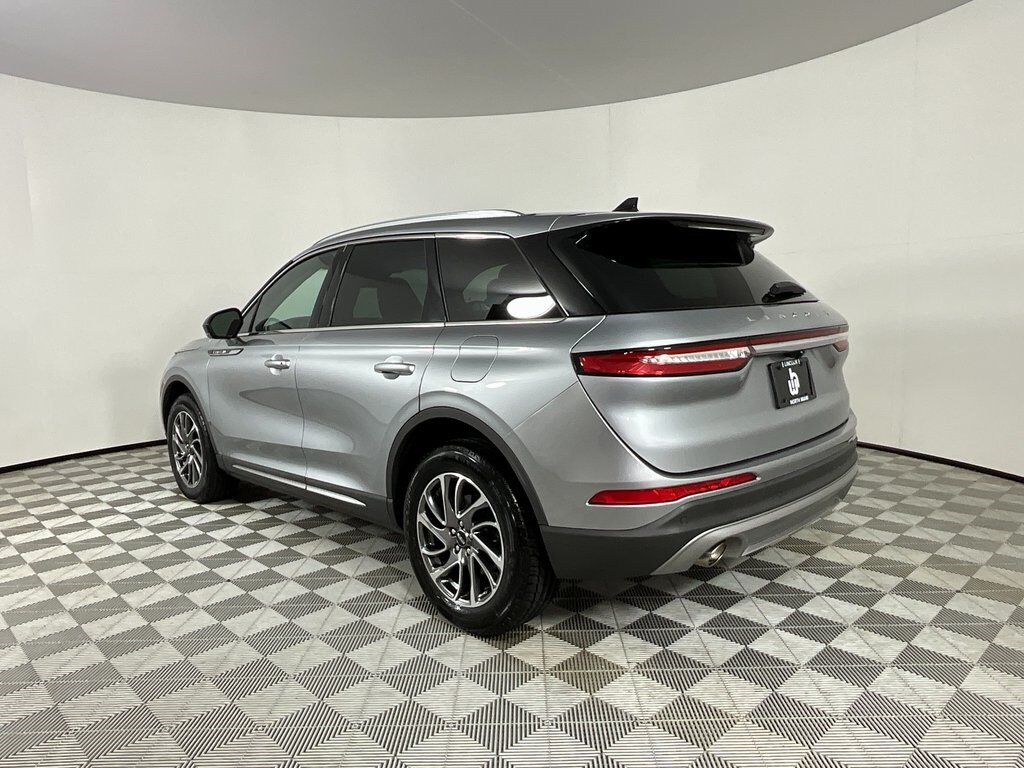 2022 Lincoln Corsair Standard photo 3