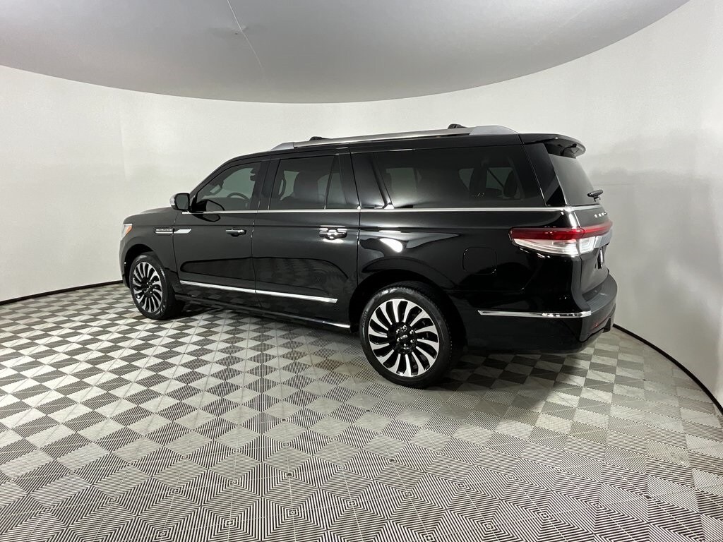 2023 Lincoln Navigator Black Label photo 2