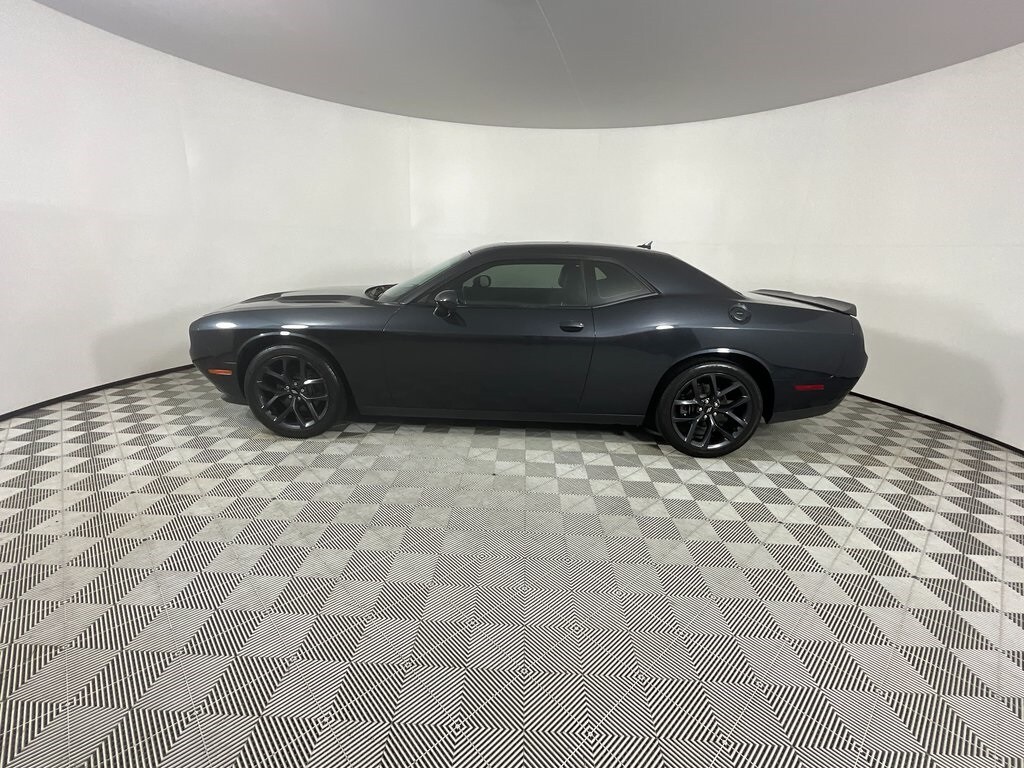2019 Dodge Challenger SXT photo 2
