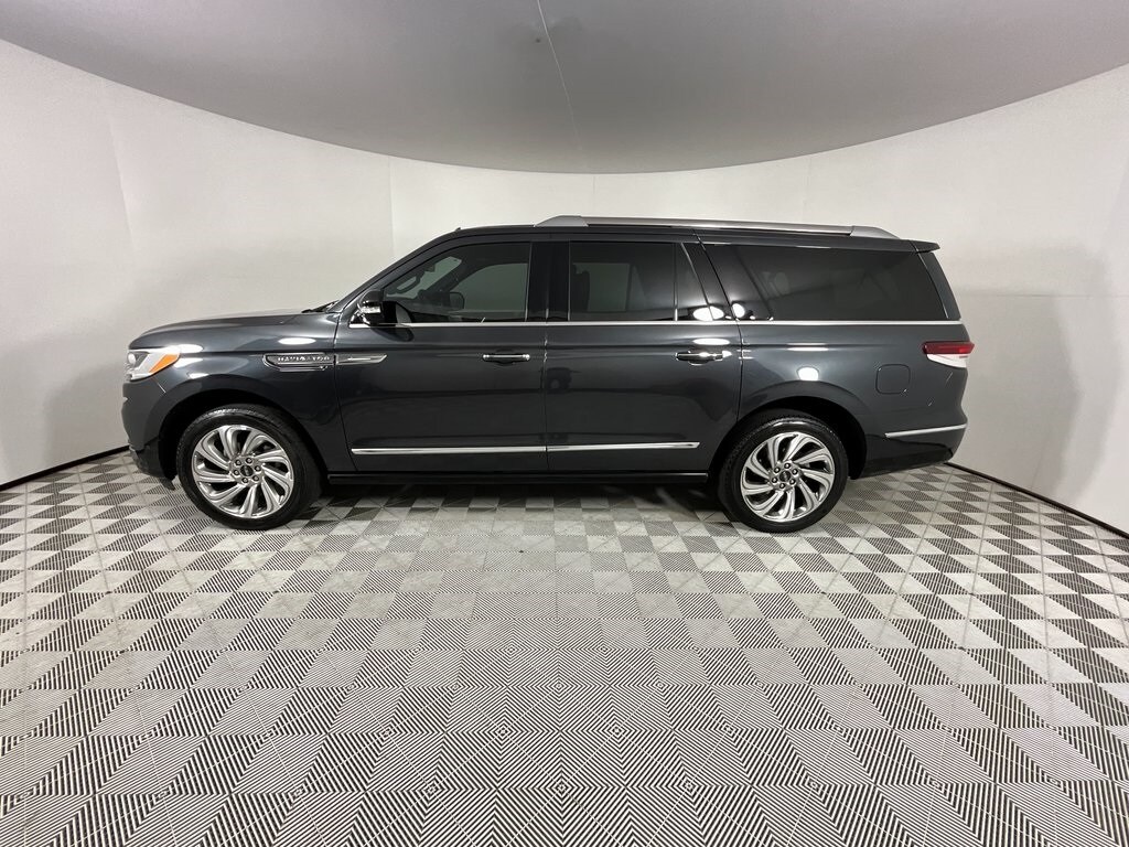 2023 Lincoln Navigator L Reserve photo 2