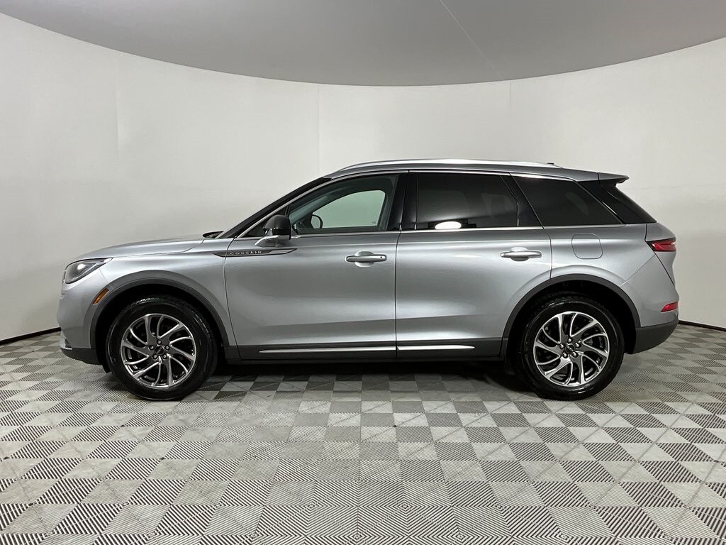 2022 Lincoln Corsair Standard photo 2