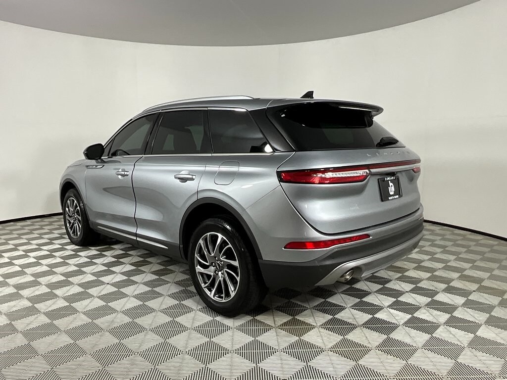 2022 Lincoln Corsair Standard photo 3