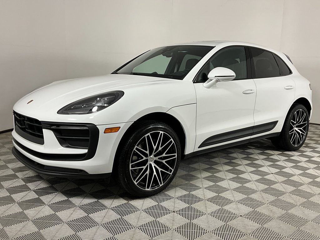 2022 Porsche Macan Base