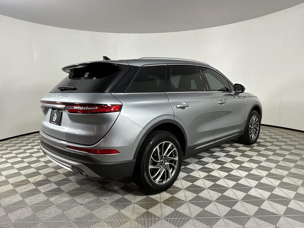 2022 Lincoln Corsair Standard photo 4