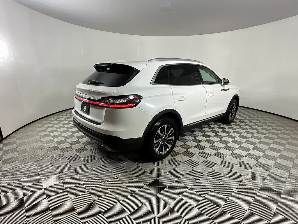 2023 Lincoln Nautilus Standard photo 4