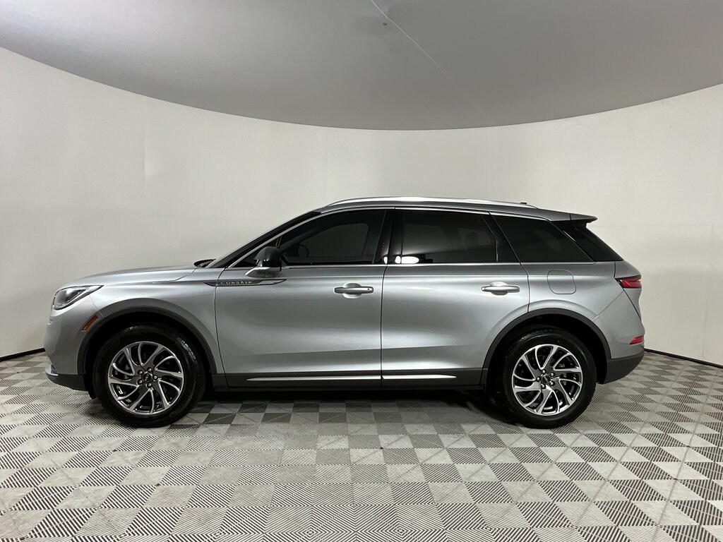 2022 Lincoln Corsair Standard photo 2