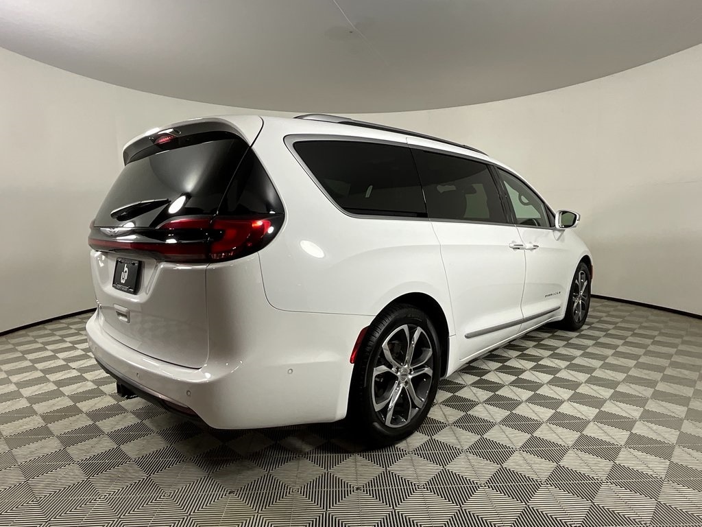 Used 2022 Chrysler Pacifica Pinnacle Minivan/Van