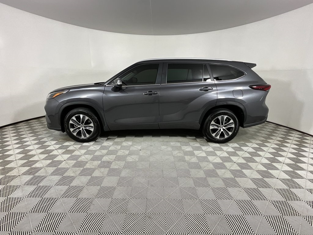 Used 2024 Toyota Highlander Hybrid XLE SUV