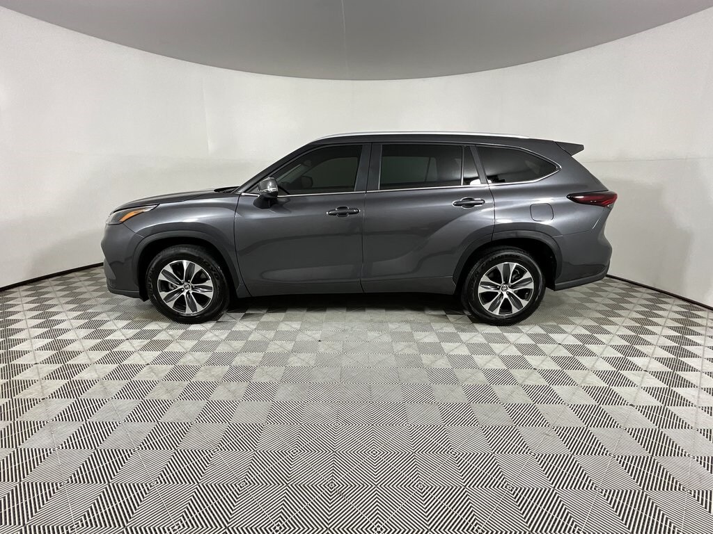 2024 Toyota Highlander Hybrid XLE photo 2