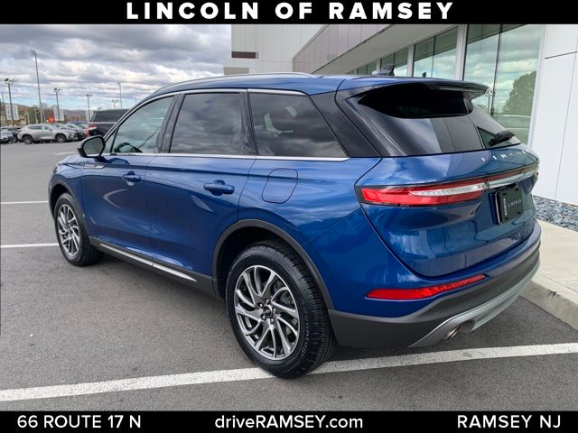 2021 Lincoln Corsair Standard photo 3