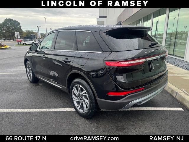 2023 Lincoln Corsair Standard photo 2