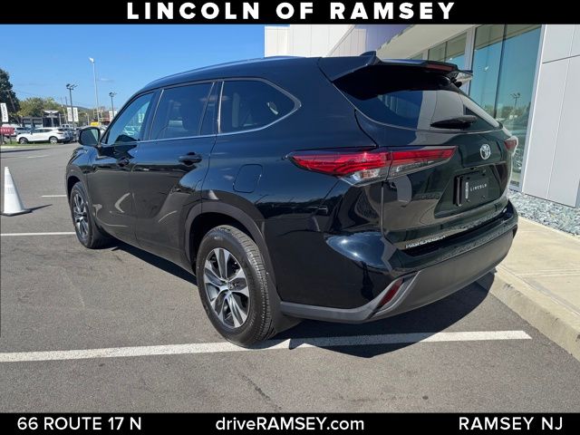 2020 Toyota Highlander XLE photo 3