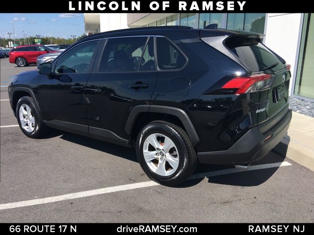 2019 Toyota RAV4 XLE Premium photo 3