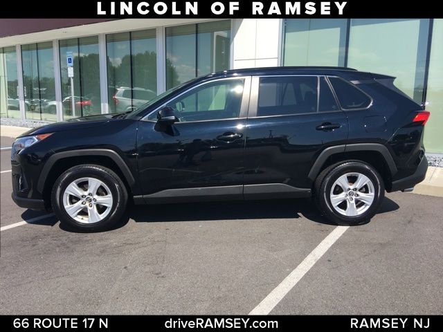 2019 Toyota RAV4 XLE Premium photo 2