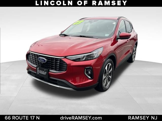 2023 Ford Escape Platinum's photo