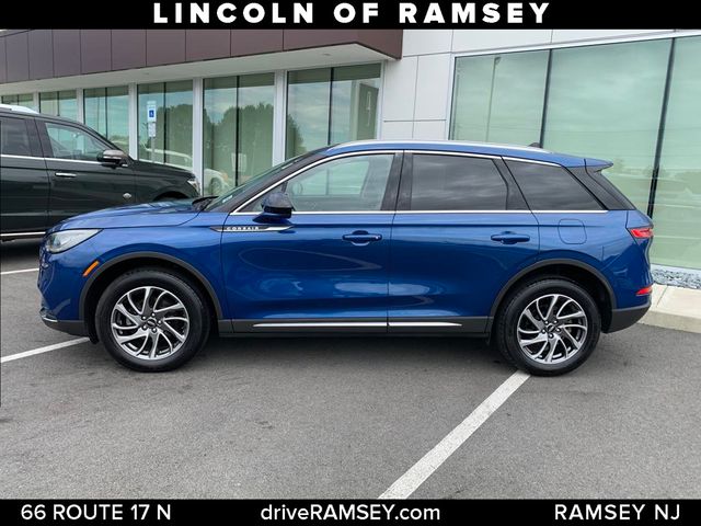 2021 Lincoln Corsair Standard photo 2