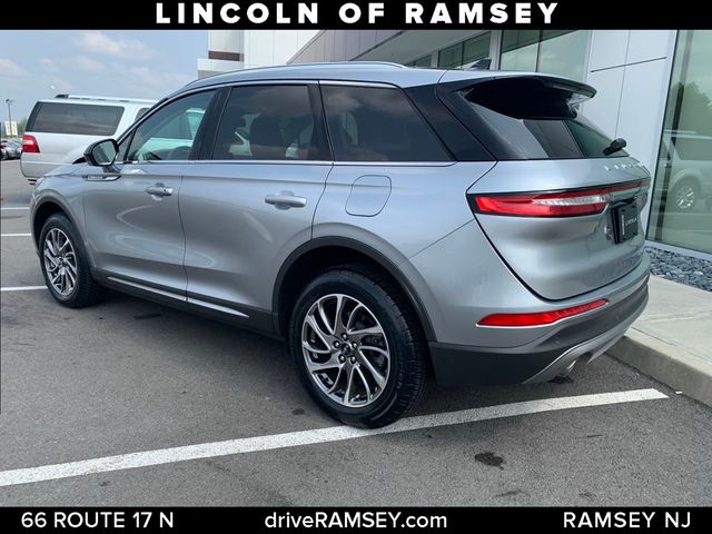 2022 Lincoln Corsair Standard photo 3