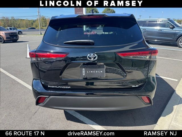 2020 Toyota Highlander XLE photo 4