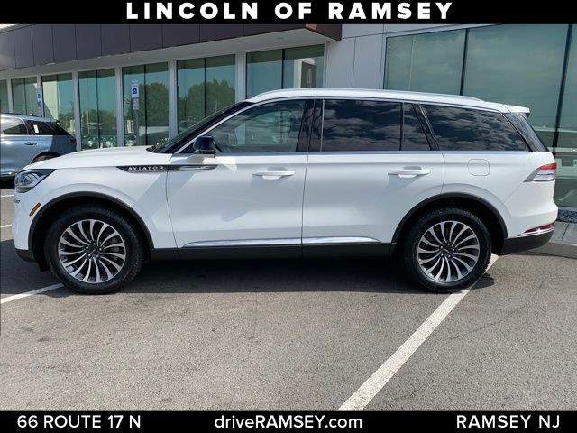 2023 Lincoln Aviator Base photo 2