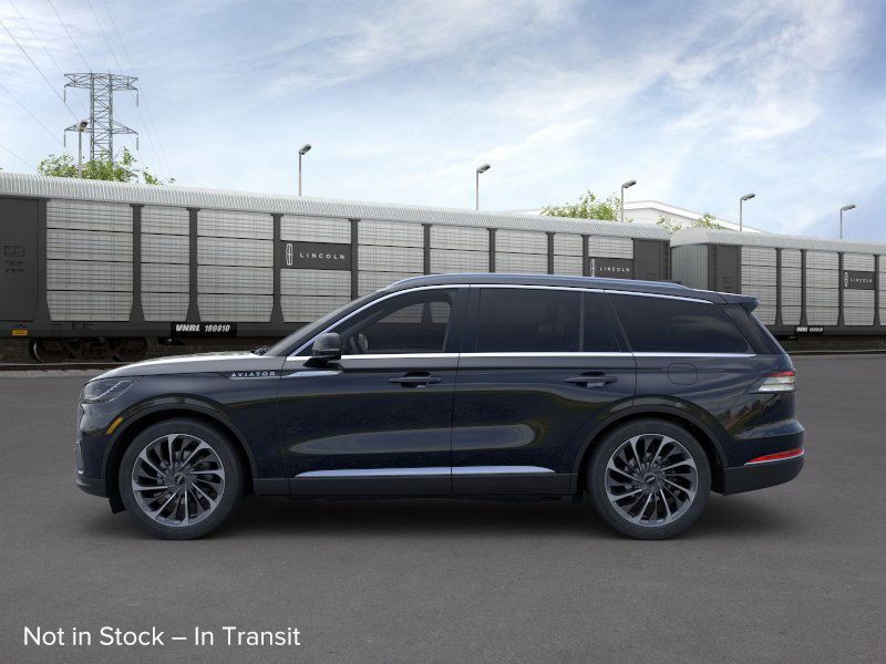 2025 Lincoln Aviator Reserve photo 3