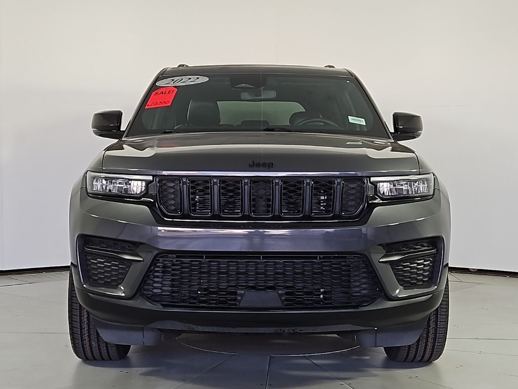 2022 Jeep Grand Cherokee Laredo photo 3