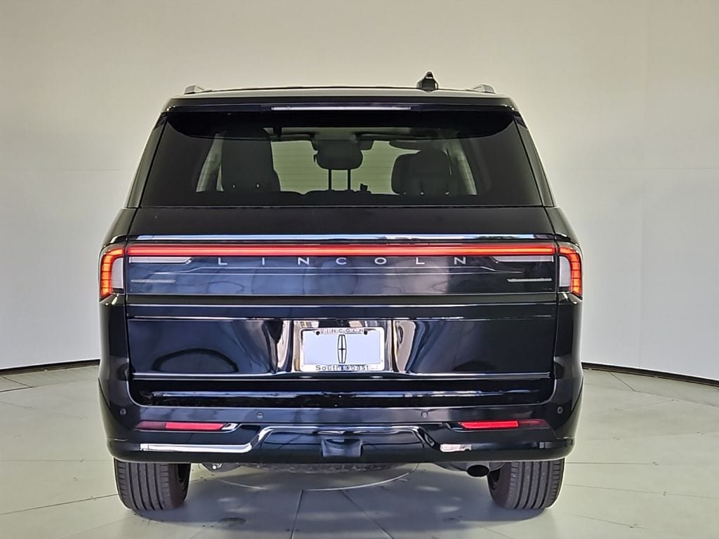 2025 Lincoln Navigator Reserve photo 3