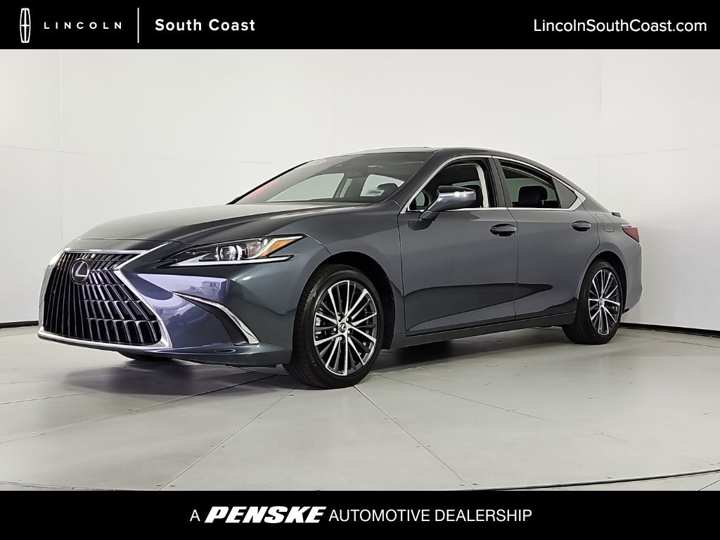 2025 Lexus ES 300h 300h's photo