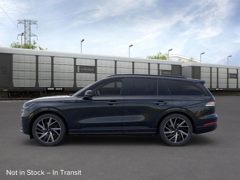 2025 Lincoln Aviator Black Label photo 3