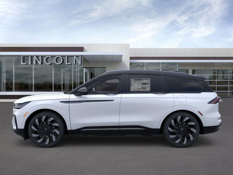 2025 Lincoln Nautilus Reserve photo 2