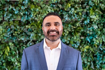 Staff member Gabriel Saldana from ID_e90f14a1d7e1